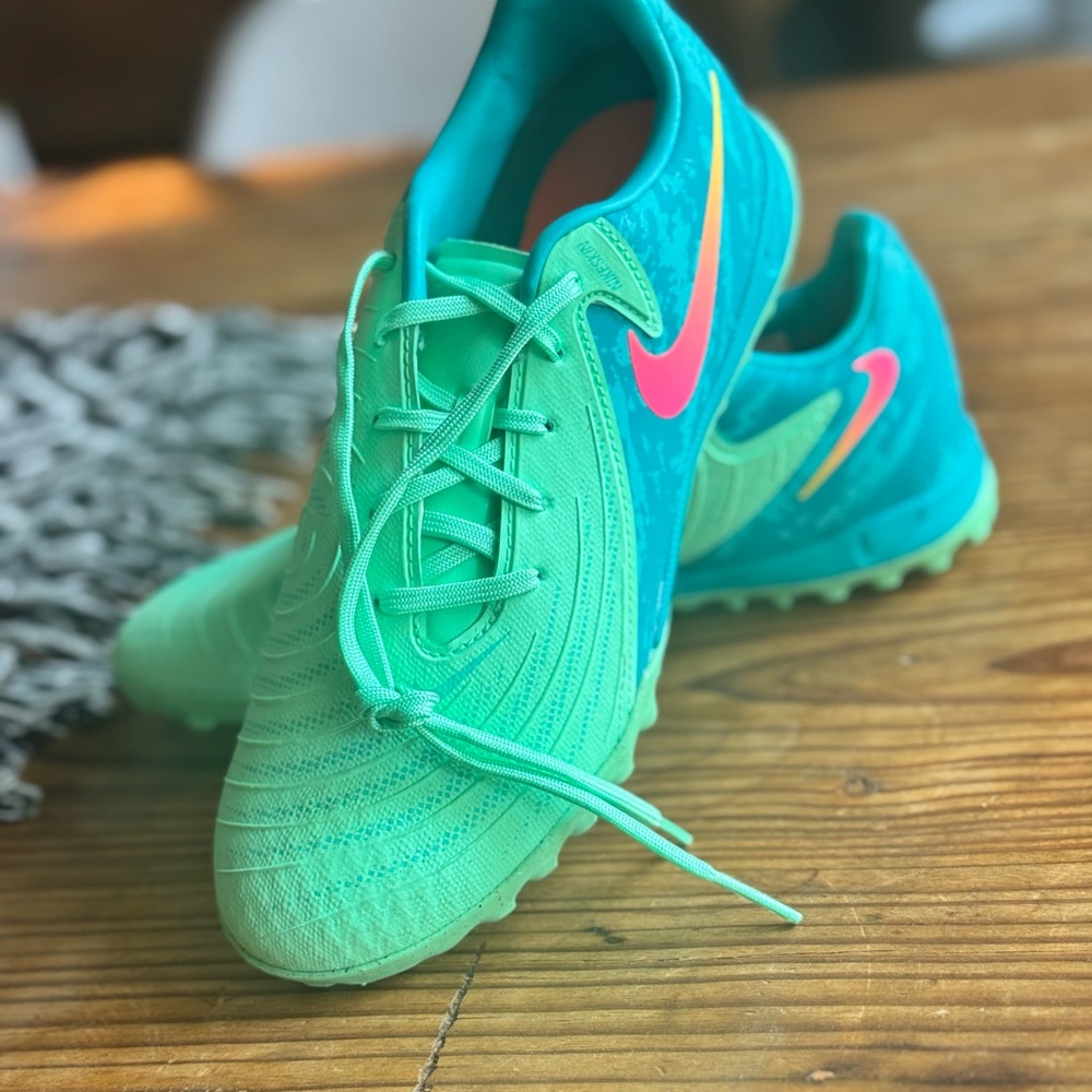 Vibrant Green Athletic Shoes with Pink Accents